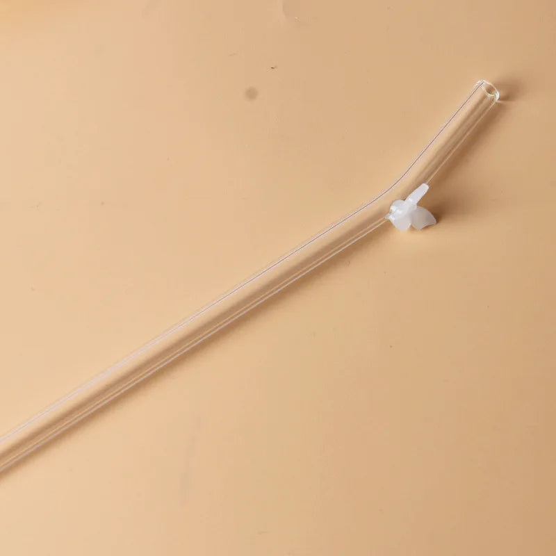 Glazen rietje met vlinder